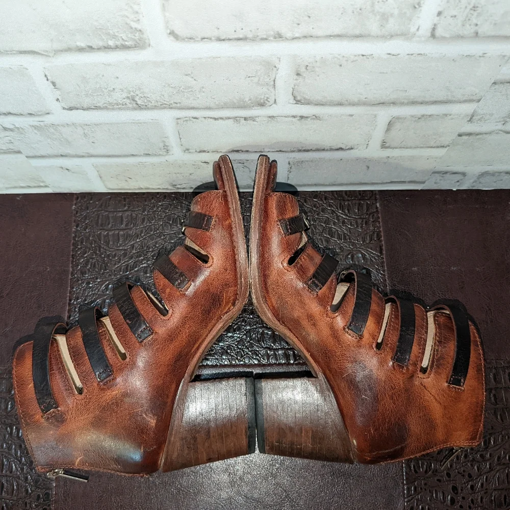 Freebird Quinn Brown Sandals by Steven Size 6